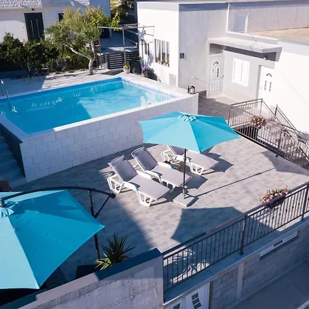 Apartments Lidija - Sea View Apartment With Exclusive Right Of Using Hot Tub Or Split Level Apartment With Exclusive Right Of Using Pool Podstrana Exteriör bild