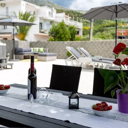 Apartments Lidija - Sea View Apartment With Exclusive Right Of Using Hot Tub Or Split Level Apartment With Exclusive Right Of Using Pool Podstrana Exteriör bild