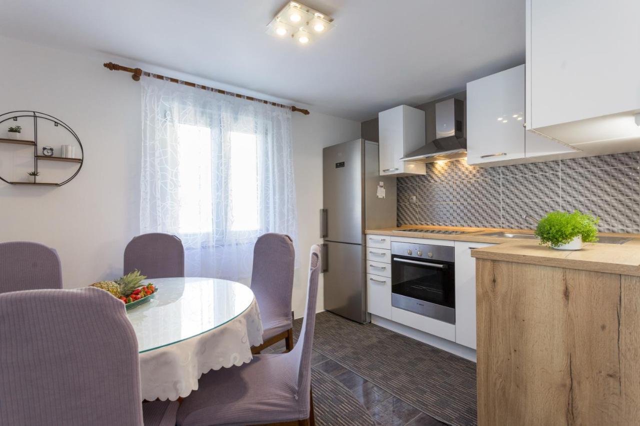 Lidija - Sea View With Exclusive Right Of Using Hot Tub Or Split Level With Exclusive Right Of Using Pool Lägenhet