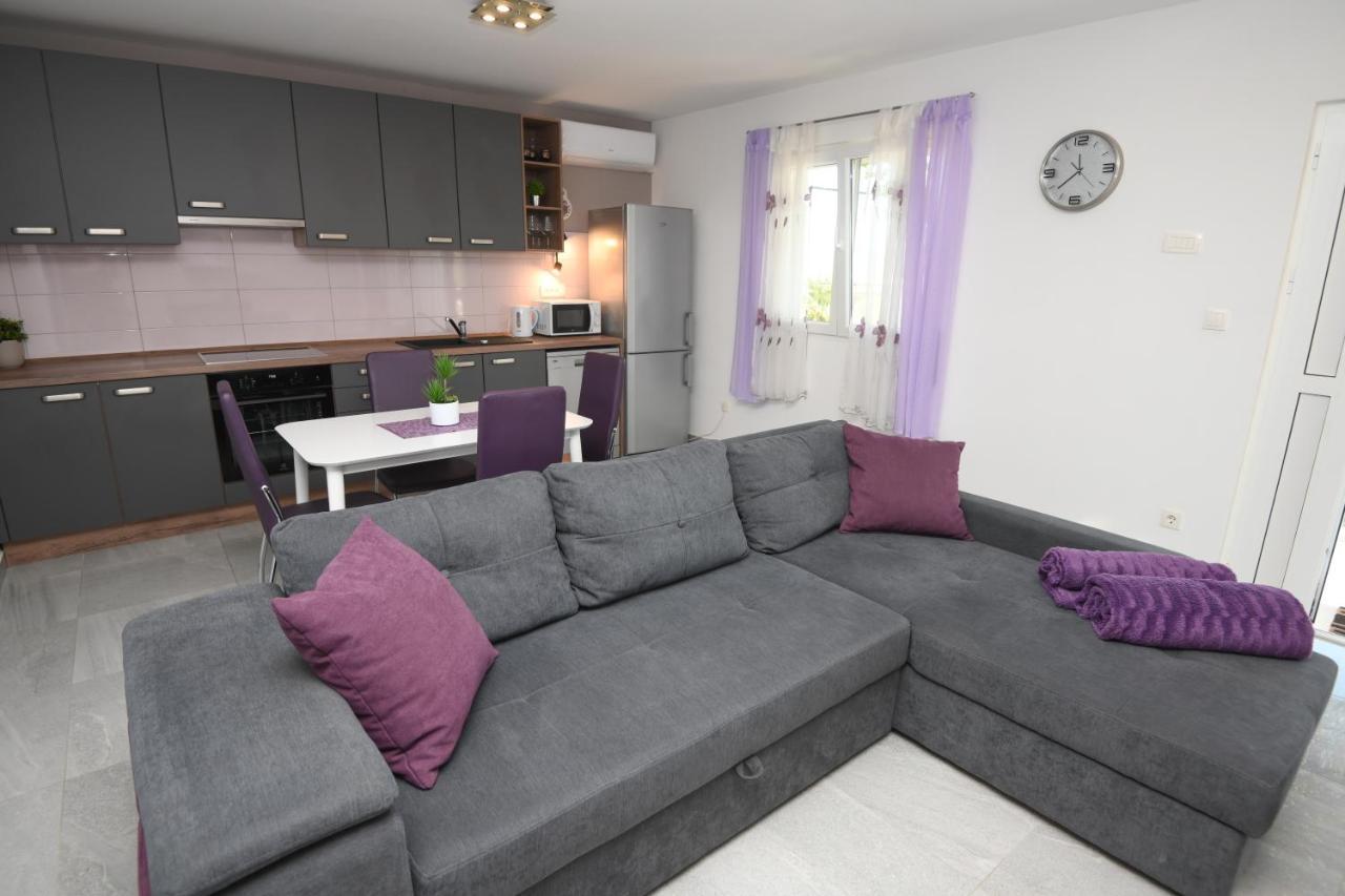 Lidija - Sea View With Exclusive Right Of Using Hot Tub Or Split Level With Exclusive Right Of Using Pool Lägenhet Podstrana