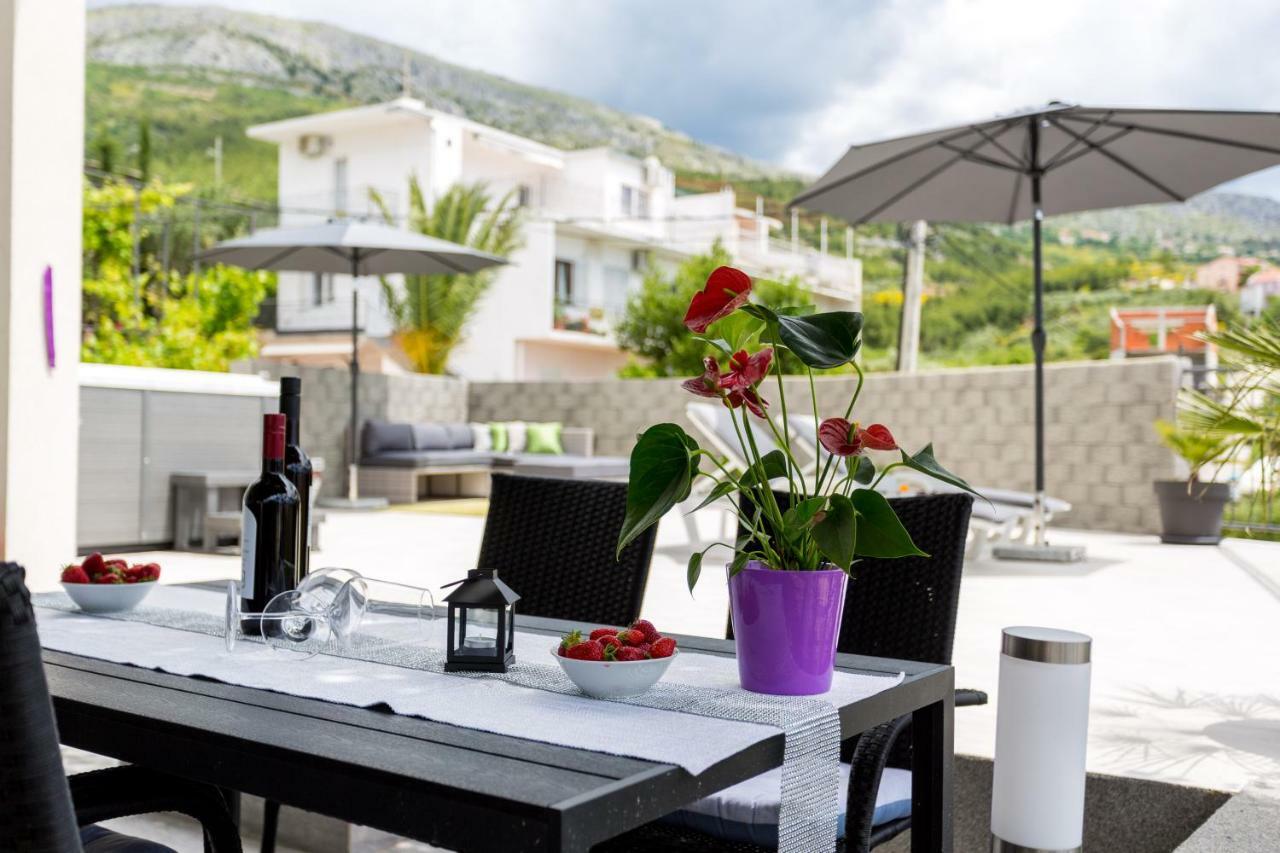 Lägenhet Lidija - Sea View With Exclusive Right Of Using Hot Tub Or Split Level With Exclusive Right Of Using Pool Podstrana