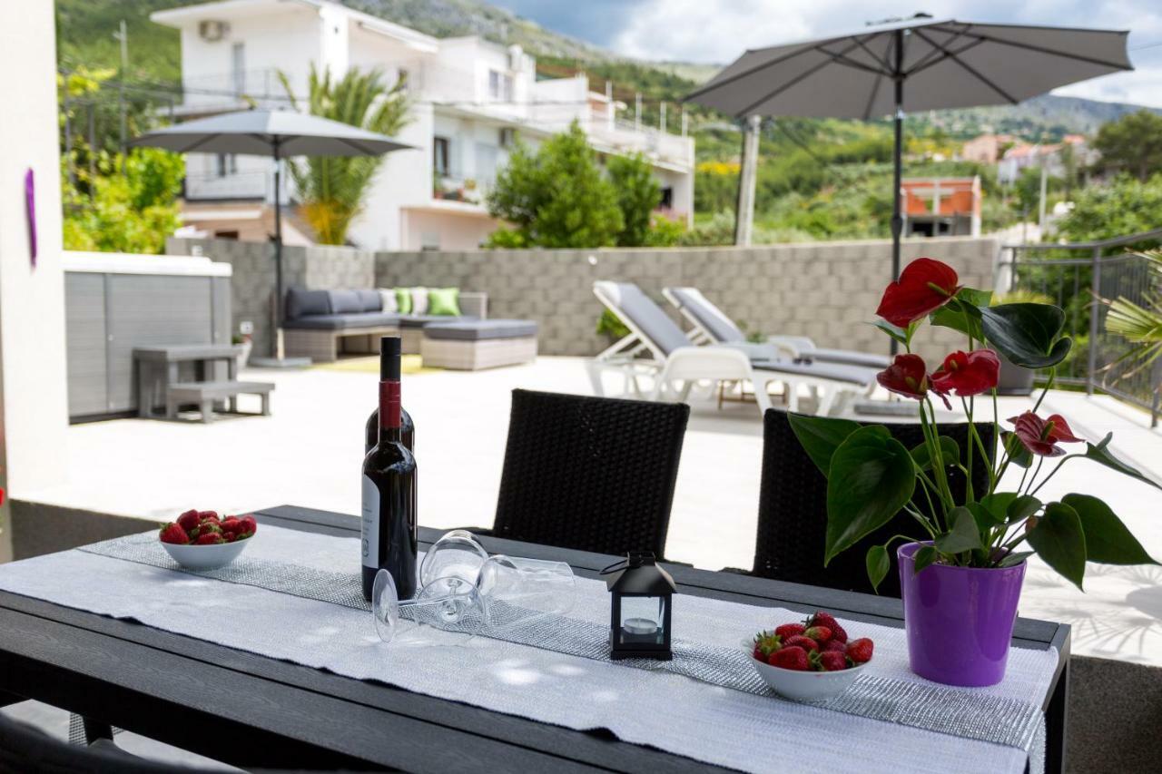 Lidija - Sea View With Exclusive Right Of Using Hot Tub Or Split Level With Exclusive Right Of Using Pool Lägenhet