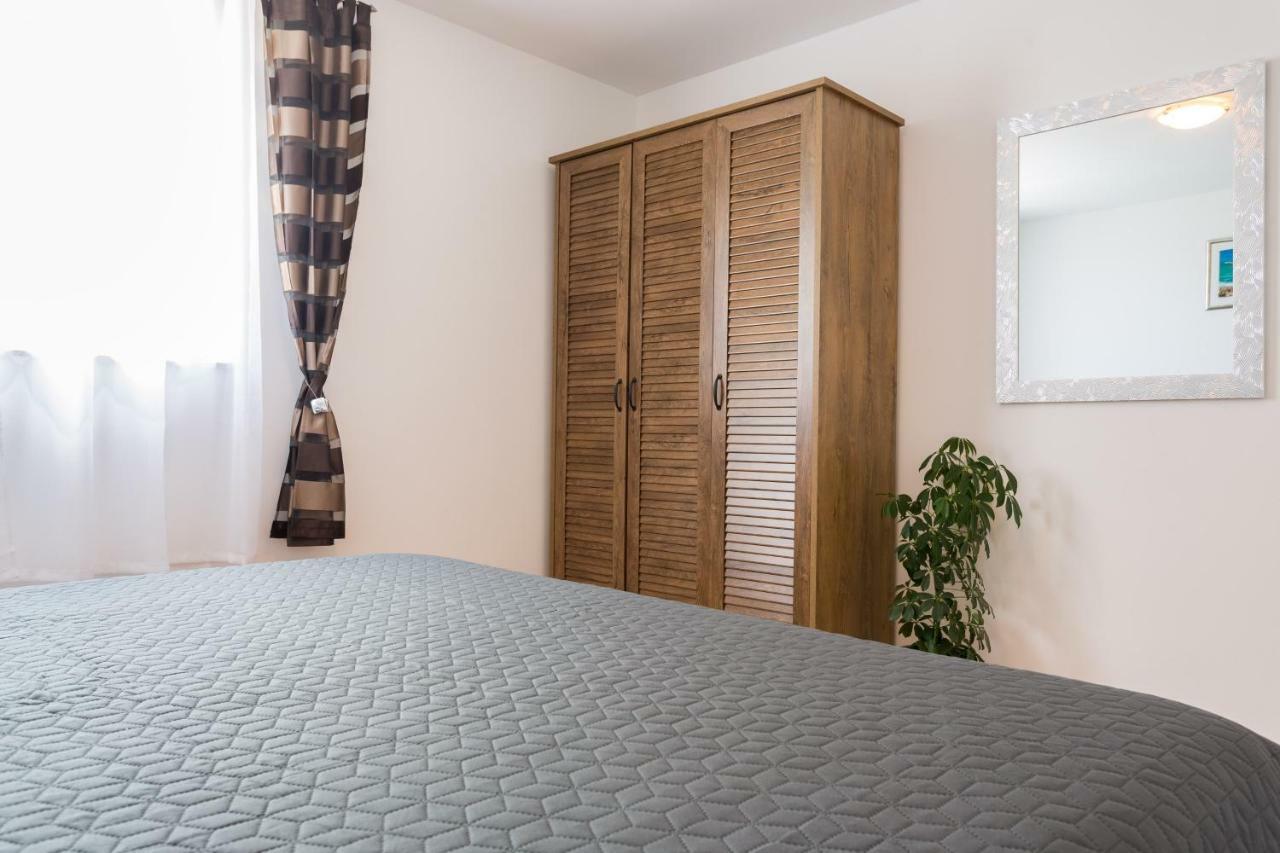 Lidija - Sea View With Exclusive Right Of Using Hot Tub Or Split Level With Exclusive Right Of Using Pool Lägenhet Podstrana